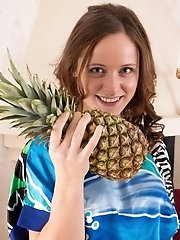 Shein undresses from tropical dress to masturbate